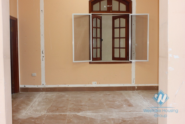 Unfurnished house available for rent in Nghi Tam street, Tay Ho, Hanoi